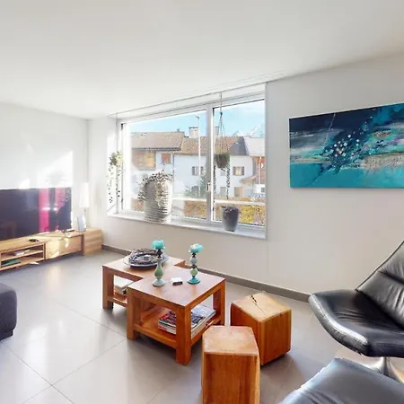 Spacious Apartment With Mountain View