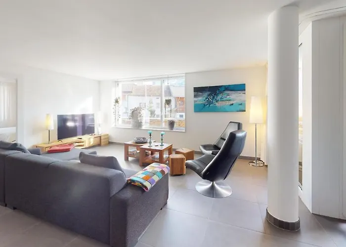 Spacious Apartment With Mountain View *