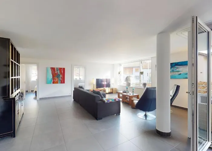 Spacious Apartment With Mountain View *