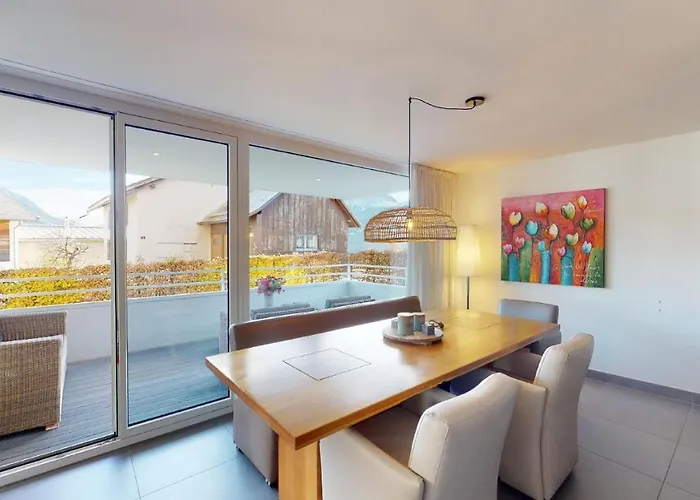 Lägenhet Spacious Apartment With Mountain View