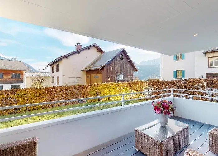 Spacious Apartment With Mountain View アパート