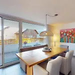 Appartamento Spacious Apartment With Mountain View